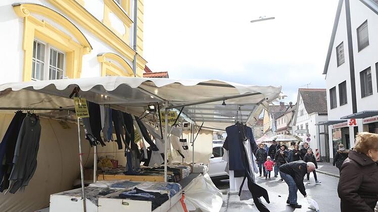 Der Sturm verwehte das Geschäft. Fotos: Barbara Herbst