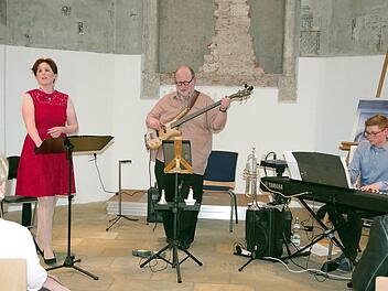 Stephanie Simon (von links), Uli Böhm und Florian Jungkunz begeisterten mit ihren  "Musikalischen Sternstunden von Hollywood bis Kronach".   Heike Schülein