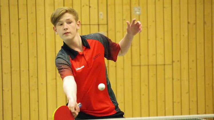 Der 19-jährige Johannes Scherbel (Bild) vom TSV Teuschnitz blieb in der Partie beim TSV Windheim II (8:8) in seinen beiden Einzeln sowie im Eingangs- und Schlussdoppel mit Wolfgang Fröba ungeschlagen.  Foto: H. Franz