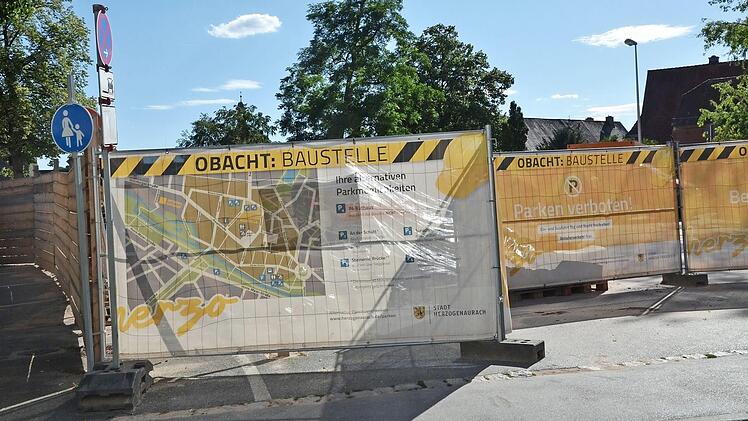Auch die Rathaus-Baustelle ist Thema in der kommenden Stadtratssitzung.  Foto: Bernhard Panzer