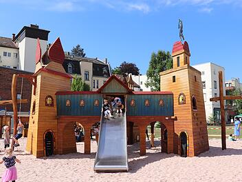 Kulmbach: "Zamm geht's" am ehemaligen Kaufplatz - Spielpl&auml;tze gemeinsam s&auml;ubern