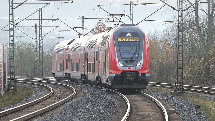 Zug, Bahn, Regionalzug, Regionalbahn, Schienen, Deutsche Bahn