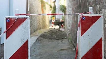 Der Durchgang zwischen der Spitalgasse und der Schafgasse ist  gesperrt. Foto: Markus Reeh