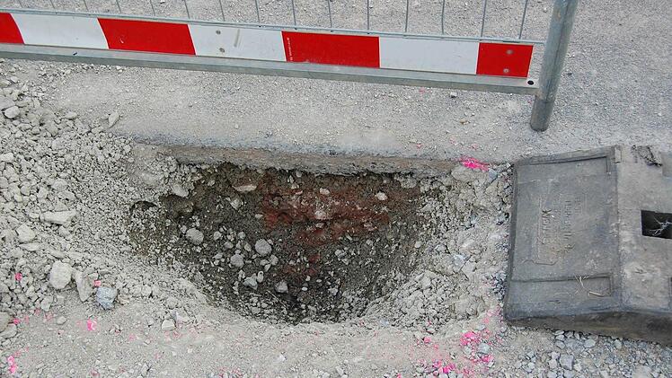 Mängel gibt es am Unterbau der 1970 erstellten Straße in Hassenbach.
