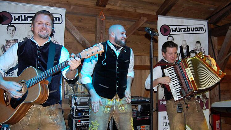 Erster Abend in der Oktoberfest-Hüttn.  Foto: Sigismund von Dobschütz