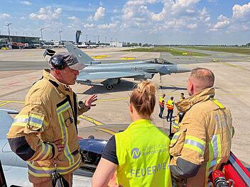 Flughafen Nürnberg: Eurofighter treffen auf Feuerwehr -