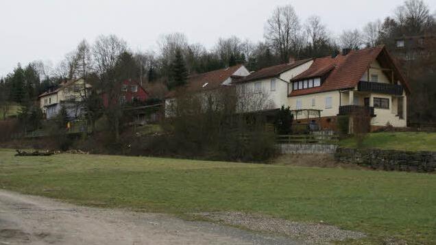 Hier im Quellengrund soll der neue Kirchaicher Kindergarten entstehen. Geplant ist eine moderne Kindertagesstätte mit Krippe und Regelkindergarten. Auch Räume für eine Mittags- oder Hausaufgabenbetreuung sind vorgesehen, wie der Gemeinderat Oberaurach erfuhr.