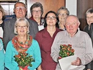 Zum Jubiläum des Obst- und Gartenbauvereins Altenstein wurden geehrt (mit Funktionären und Bürgermeister; von links): Trudi Rößner, Arno Welz, Birgit Bayer, Sonja Treiber, Günther Kraus, Brigitte Korn, Hildegard Prediger, Petra Binger, Margit Kraus, Rudolf Kraus, Peter Korn, Michael Denninger, Harald Deringer.  Foto: Will