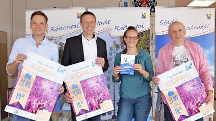 Werben für das Rödentaler Herbstfest (von links): Christian Limpert, Marco Steiner, Nadine Brückner und Ralf Bilek. Foto: Rainer Lutz