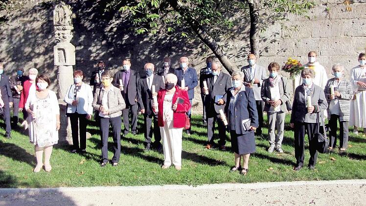 Zuerst wurde das 60. und 70. Jubiläum der Erstkommunion gefeiert. Fotos: Richard Sänger
