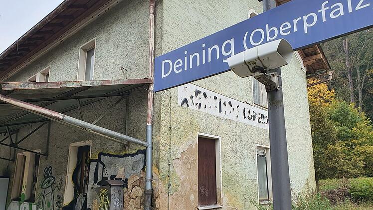Hat gute Chancen im Lost-Places-Wettbewerb: Der Bahnhof von Deining in der tiefsten Oberpfalz. Foto: Christine Fischer