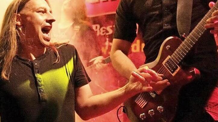 Voll elektrisiert: Sänger Heiko Kellner und Gitarrist Peter Oechsler. Foto: pr