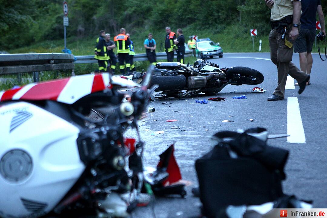 Motorräder prallen am Würgauer Berg frontal zusammen – zwei Schwerverletzte