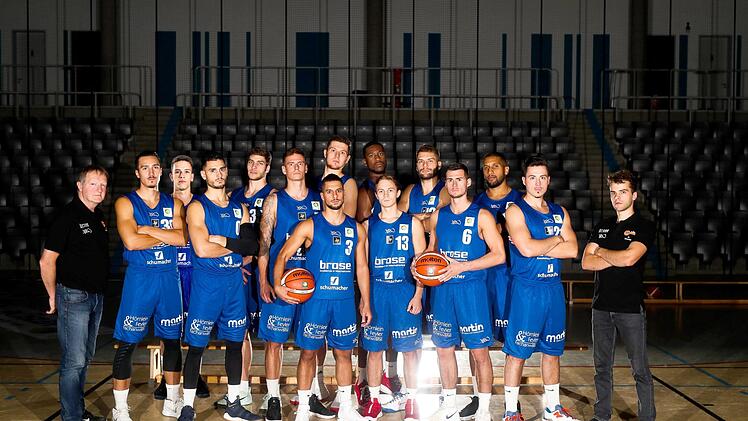 Das Team des BBC Coburg für die Spielzeit 2018/19 (von links): Trainer Ulf Schabacker, Dino Dizdarevic, Louis Herbst, Kevin Franceschi, Matthias Fichtner, Daniel Krause, Yasin Turan, Max von der Wippel, Jason Penn, Christoph Bauer, Christopher Wolf, Eividas Molosciakas, Andy Rico, Steffen Walde und Assistenztrainer Johannes WundBBC Coburg