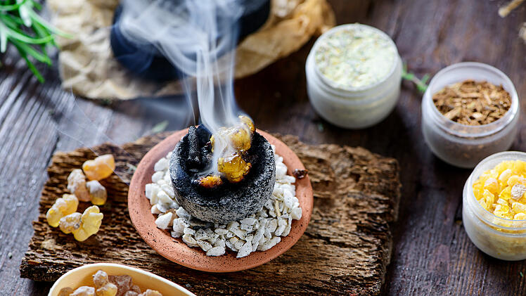 Rauhnächte, Räuchern, Weihrauch, Tradition, Weihnachten