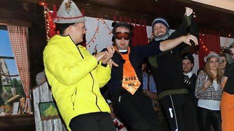 Beim Hallerndorfer Fasching ging es zu wie beim Skiausflug.  Foto: Mathias Erlwein