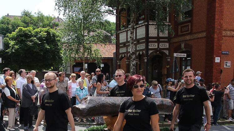 Es geht einmal nicht um die Wurst, sondern um den Umzug, in dem sie mitgetragen wird. Die CSU wollte den Stadtrat vorneweg marschieren sehen. Die Verwaltung folgte dem Antrag aber nicht. Foto: CT-Archiv