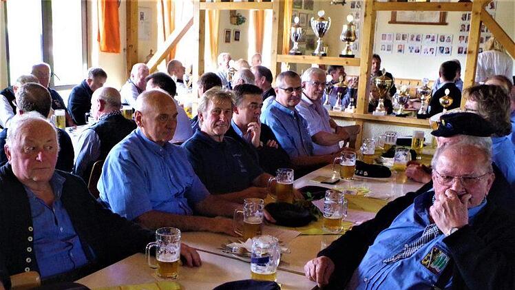 Zahlreich vertreten waren die Flößer aus Wallenfels in Neuses.  Foto: Gerd Fleischmann