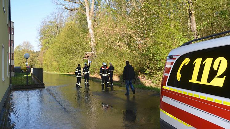 "Land unter" hieß es nach einem Rohrbruch in Bad Kissingen beim ehemaligen Müttergenesugsheim Seehof. . Foto: Peter Rauch