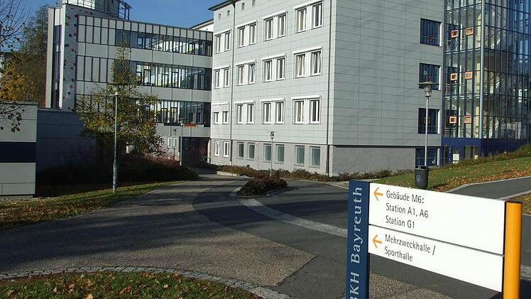 Bekannt geworden ist die Forensische Psychiatrie in Bayreuth durch den Fall Gustl Mollath. Am heutigen Mittwoch eröffnet die Klinik Einblicke für Besucher bei einem Tag der offenen Tür.  Foto: Roland Schmidt