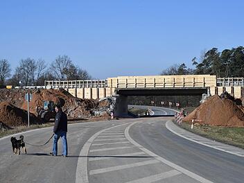 Seltene Beschaulichkeit auf der Autobahnzufahrt Forchheim-Süd. Die Sperrung wegen der Brückenarbeiten eröffneten eine neue Straßennutzung. Foto: Ronald Rinklef