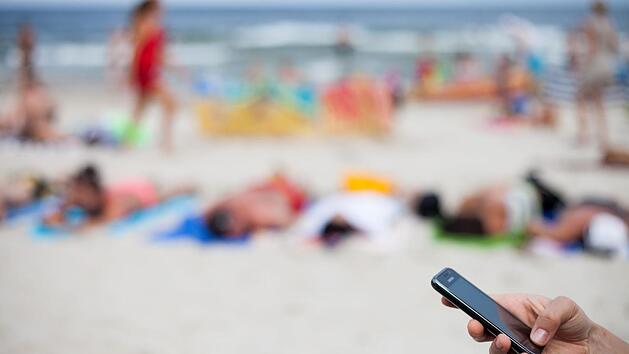 Am 15. Juni wird das umstrittene EU-Roaming kostenfrei.  Foto: dpa