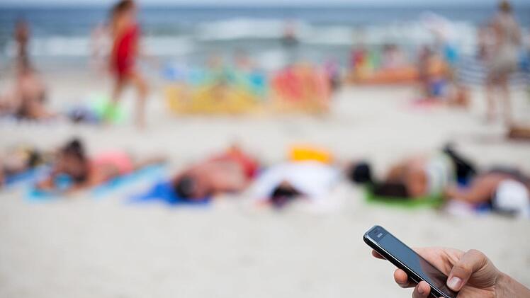Am 15. Juni wird das umstrittene EU-Roaming kostenfrei.  Foto: dpa