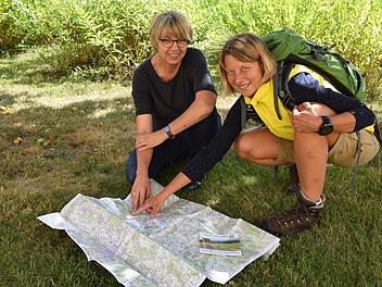 Auf das neue Angebot freuen sich Andrea Musiol, Geschäftsführerin der Tourismusregion Obermain-Jura, und Jennifer Thiem.  Foto: Heidi Bauer