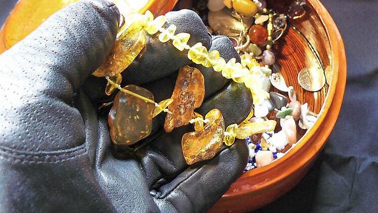 Griff ins Schmuckkästchen (Szene nachgestellt) Foto: Arkadius Guzy