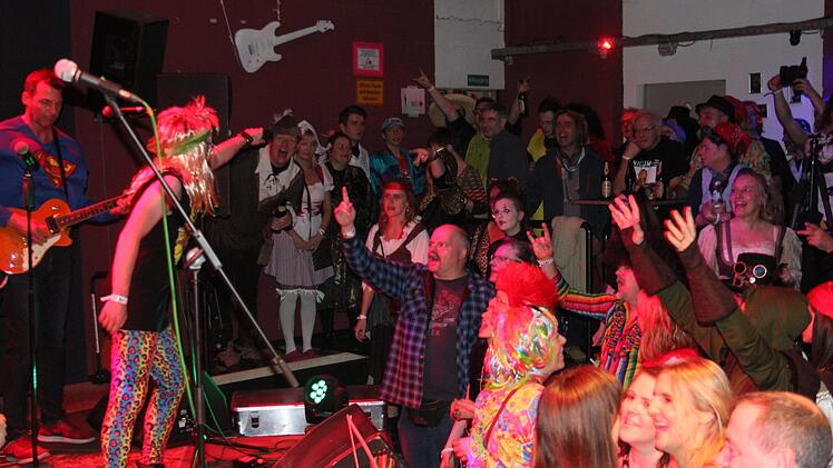 Der Rockfasching bei er Musikinitiative Herzogenaurach (MIH) machte seinem Namen alle Ehre.  Fotos: Bernhard Panzer