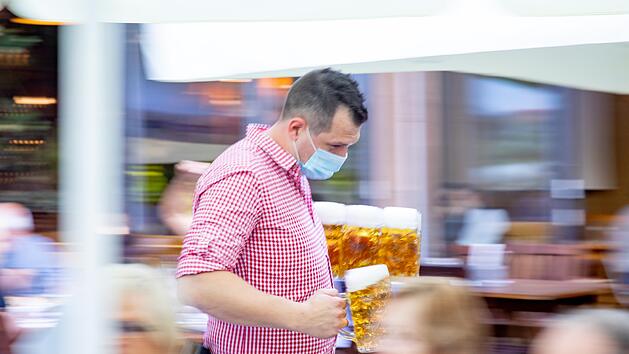Die Personaldecke in der Gastronomie ist nach Monaten des Lockdowns dünn.