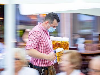 Die Personaldecke in der Gastronomie ist nach Monaten des Lockdowns dünn.