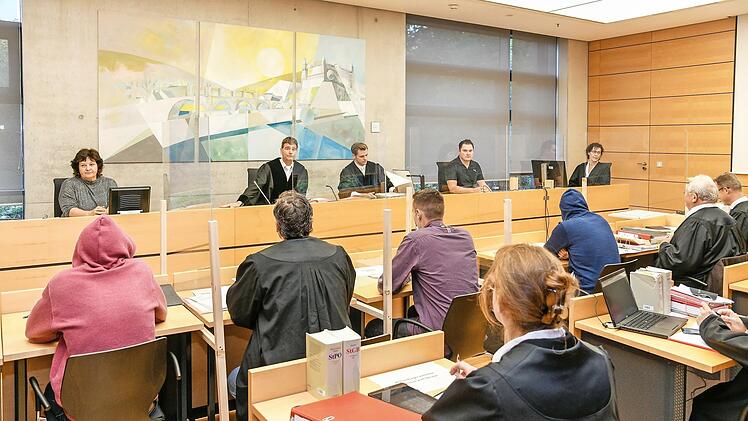 Diesmal verhandelt das Gericht nicht im Justizzentrum Würzburg, sondern im Gut Wöllried bei Rottendorf.