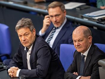Wenn am Sonntag Wahl wäre: Überraschung für Wagenknecht-Partei - 3 Parteien schmieren ab