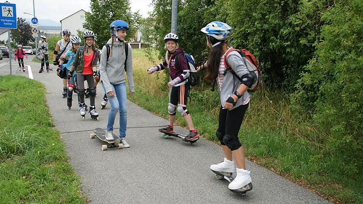 Auch Skateboards und Waveboards waren am Start beim Sponsorenlauf des Regiomontanus-Gymnasiums.  Fotos: Sabine Weinbeer