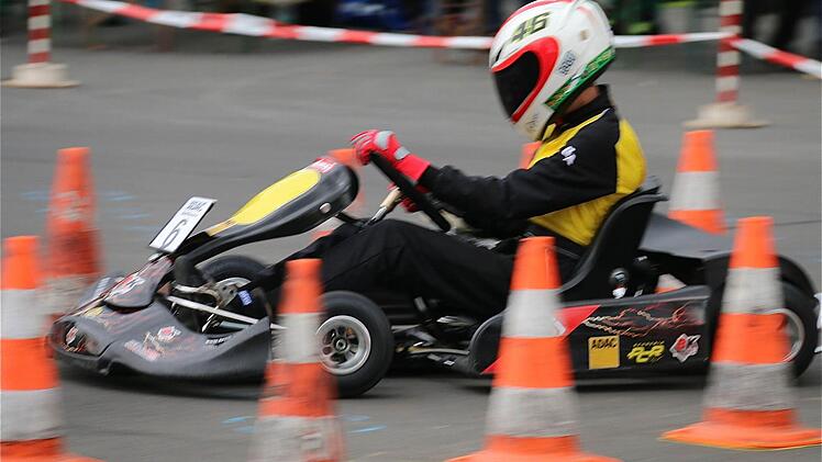 Bei der Fahrt durch den Pylonen-Parcours sind schnelle Reaktionen und gutes Augenmaß wichtig. Foto: Gerd Schaar