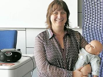 Man fühlt sich gut, wenn man es schafft, das schreiende Baby zu beruhigen. Und wenn das nicht klappt? Sozialpädagogin Martina Lutter schilderte anschaulich ihre beratende und unterstützende Arbeit in der "Schreibaby-Ambulanz".  Foto: Ramona Popp