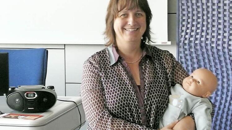 Man fühlt sich gut, wenn man es schafft, das schreiende Baby zu beruhigen. Und wenn das nicht klappt? Sozialpädagogin Martina Lutter schilderte anschaulich ihre beratende und unterstützende Arbeit in der "Schreibaby-Ambulanz".  Foto: Ramona Popp