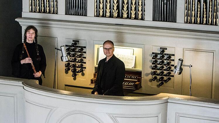 Das Ensemble Concert Royal gastierte in der Schlosskirche Lahm: Karla Schröter (Barockoboe) und Willi Kronenberg (Orgel).Foto: Jochen Berger