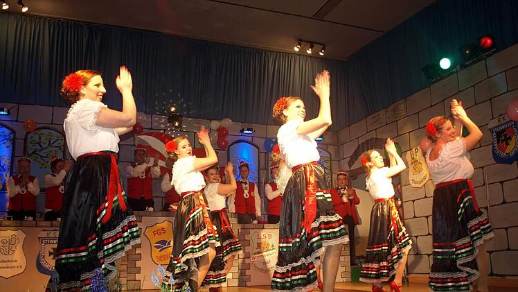 Die Rotkäppchens als feurige Mexikanerinnen Foto: Susanne Deuerling