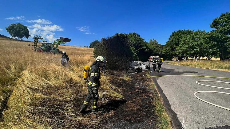 Riesige Rauchwolke im Landkreis Bamberg: Landwirt und Feuerwehr verhindern Flächenbrand in letzter Sekunde