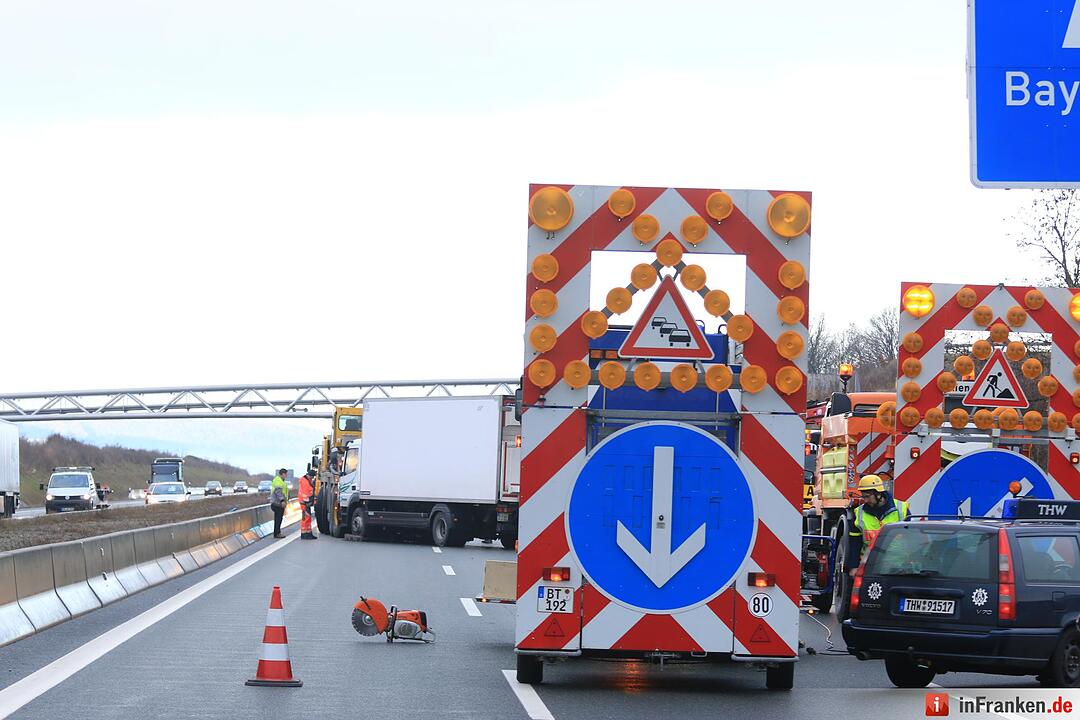 Lkw-Unfall auf der A9 – Person eingeklemmt