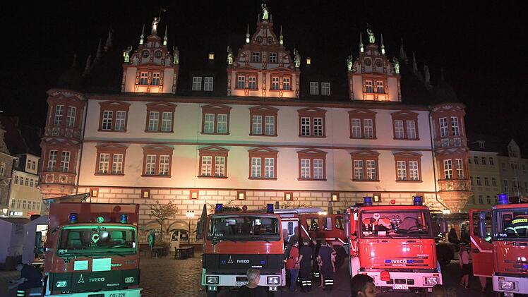 Die Coburger Feuerwehr präsentierte sich am Marktplatz. Foto: Ronald Rinklef