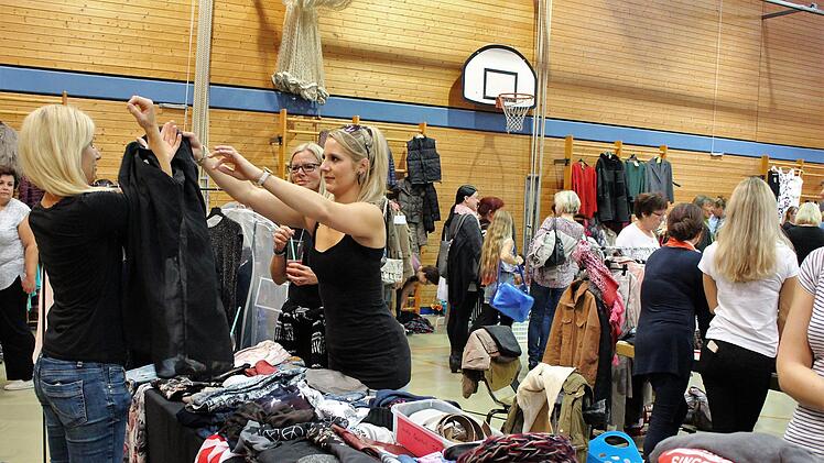 Manchmal wurde auch einfach am Stand direkt anprobiert.