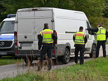 A6 bei Schwabach: Kleintransporter-Fahrer bei Kontrolle betrunken erwischt