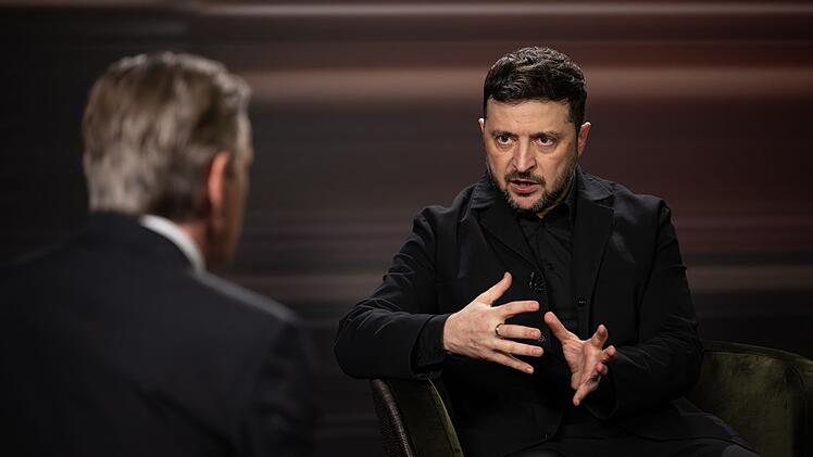 Wolodymyr Selenskyj (rechts) sprach mit Markus Lanz &uuml;ber die Zukunft der Ukraine.