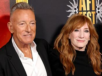 Bruce Springsteen hat im Rahmen einer Benefizveranstaltung &uuml;ber die Krebserkrankung seiner Frau Patti Scialfa gesprochen.