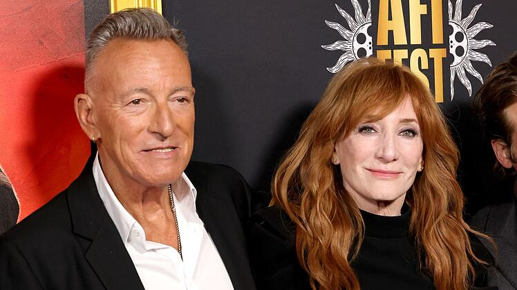 Bruce Springsteen hat im Rahmen einer Benefizveranstaltung &uuml;ber die Krebserkrankung seiner Frau Patti Scialfa gesprochen.