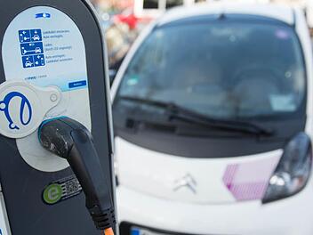 Öffentliche Ladesäulen für Elektroautos sind gerade in Kronach schwer zu finden. Foto: Jutrczenka, dpa