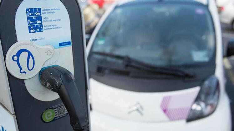 Öffentliche Ladesäulen für Elektroautos sind gerade in Kronach schwer zu finden. Foto: Jutrczenka, dpa